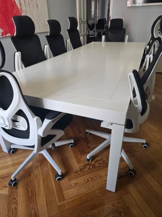 Mesa grande blanca para reuniones o comedor
