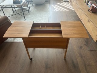 Mesa costurero/bar teca vintage ruedas