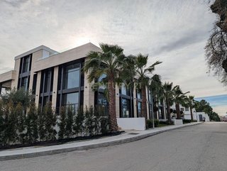 Local comercial en alquiler en Nueva Andalucía centro en Marbella
