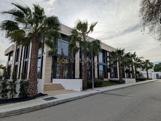 Local comercial en alquiler en Nueva Andalucía centro en Marbella