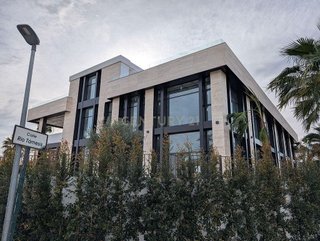 Local comercial en alquiler en Nueva Andalucía centro en Marbella