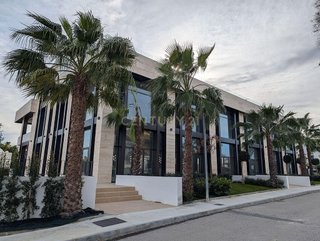Local comercial en alquiler en Nueva Andalucía centro en Marbella