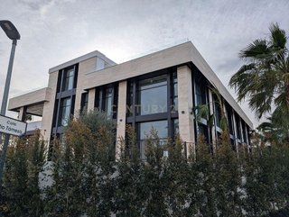 Local comercial en alquiler en Nueva Andalucía centro en Marbella