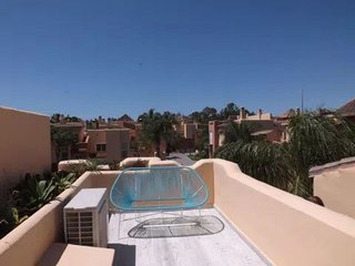 Casa adosada en alquiler en Nueva Andalucía centro en Marbella