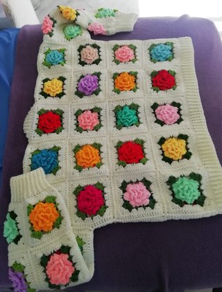 Chaqueta ganchillo granny de rosas