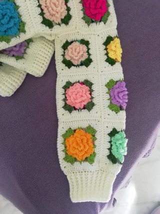 Chaqueta ganchillo granny de rosas