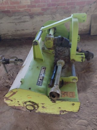 Picadora de martillos verde para ramas i desbrozar