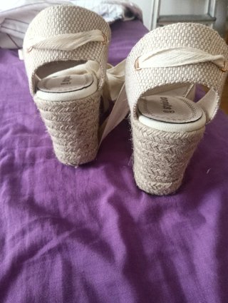 Sandalias beige con cuerdas talla 40