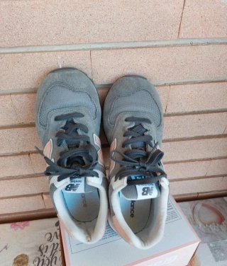 Scarpe New Balance grigie e rosa