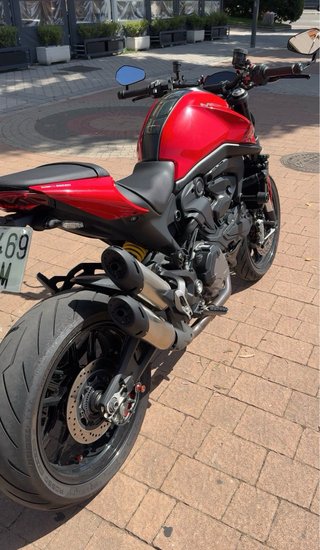 Ducati Monster 937