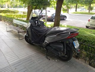 Moto Kymco Grand Dink 300 Gris