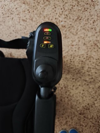 Silla de ruedas eléctrica negra