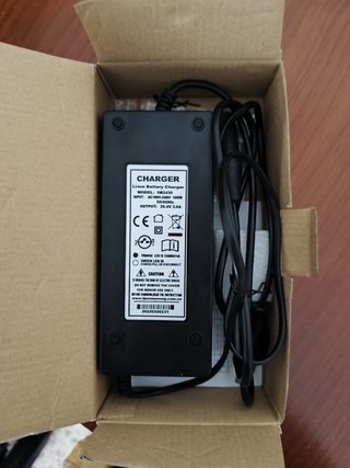 Silla de ruedas eléctrica negra