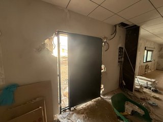 Puerta acorazada, blindada con fijo de cristal