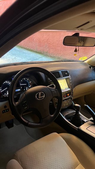 Lexus IS 220d