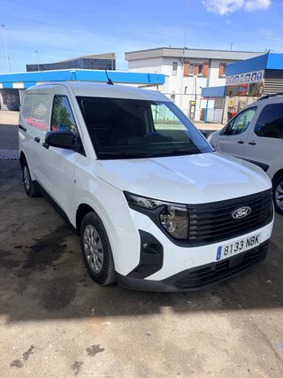 Ford E-Transit Courier 2025
