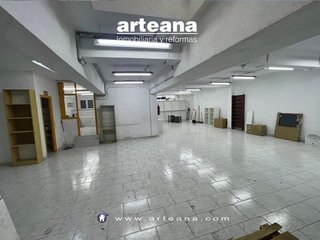 Local comercial en alquiler en Bellas Vistas en Madrid