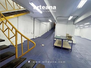 Local comercial en alquiler en Bellas Vistas en Madrid
