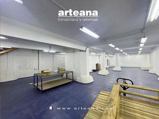 Local comercial en alquiler en Bellas Vistas en Madrid