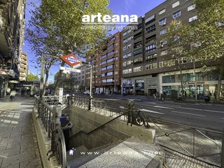 Local comercial en alquiler en Bellas Vistas en Madrid