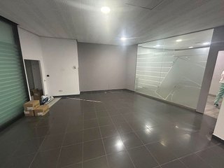 Local comercial en alquiler en Gelves