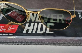 Gafas de sol Ray-Ban doradas y negras