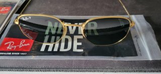 Gafas de sol Ray-Ban doradas y negras