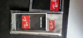 Gafas de sol Ray-Ban doradas y negras