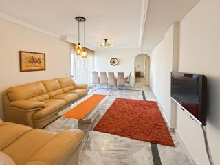 Ático en alquiler en Nueva Andalucía centro en Marbella