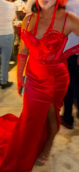 Vestido rojo largo con abertura