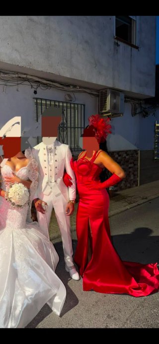 Vestido rojo largo con abertura