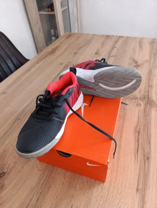 Zapatillas Nike Negras y Rojas