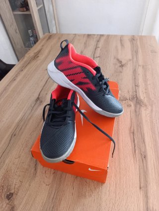 Zapatillas Nike Negras y Rojas