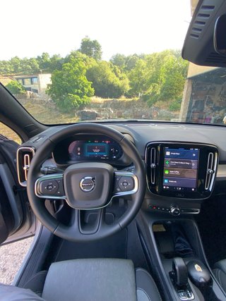 Volvo XC40 2025