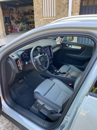 Volvo XC40 2025