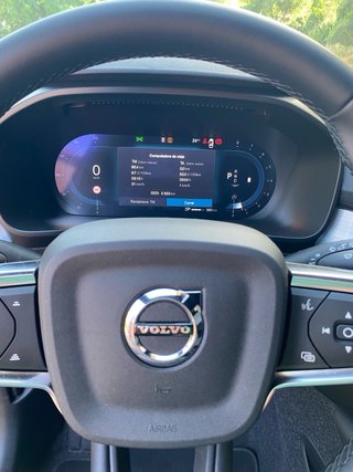 Volvo XC40 2025