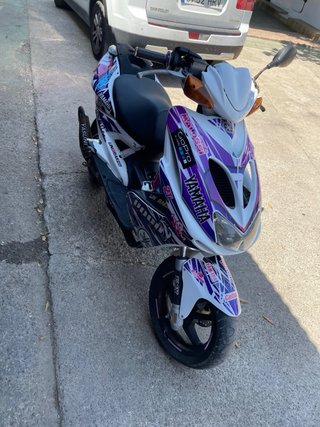 Yamaha Aerox como nueva funcionando correctamente
