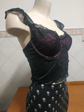 Top lencero Goth negro y morado