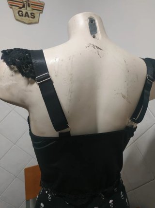Top lencero Goth negro y morado