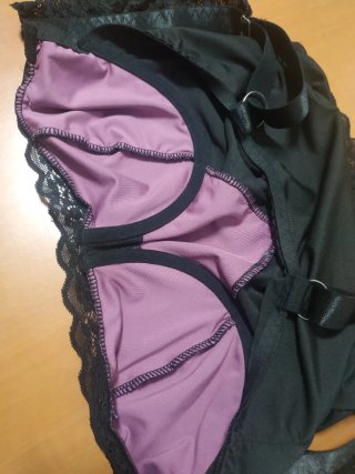 Top lencero Goth negro y morado