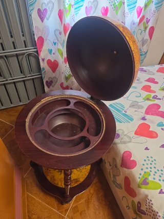 Botellero de madera y metal