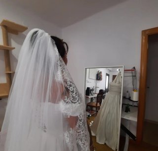 Vestido de Novia AJUSTABLE con Velo Largo