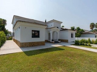 Chalet en alquiler en Los Naranjos - Las Brisas en Marbella
