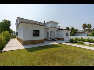 Chalet en alquiler en Los Naranjos - Las Brisas en Marbella
