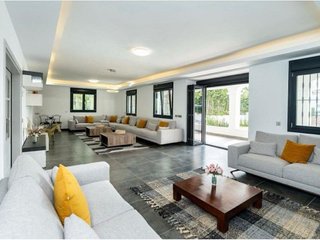Chalet en alquiler en Los Naranjos - Las Brisas en Marbella