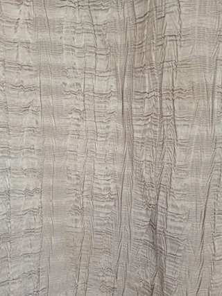Blusa de señora gris y blanca