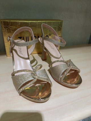 Sandali gioiello  tacco oro  38
