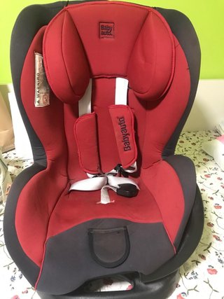 Silla de coche Babyauto roja y negra