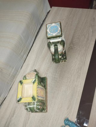 Elefantes de porcelana orientales antiguos