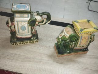 Elefantes de porcelana orientales antiguos
